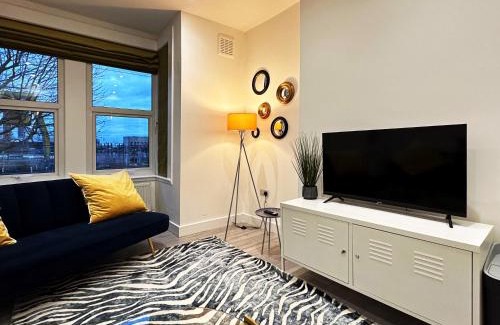 Harlesden Apartment | Evelyn's Place hosted by AirOperate