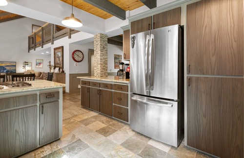 Evergreen Estates Cabin | Evergreen - 3 En-Suite Bedrooms, Luxury, Hot Tub, Game Room
