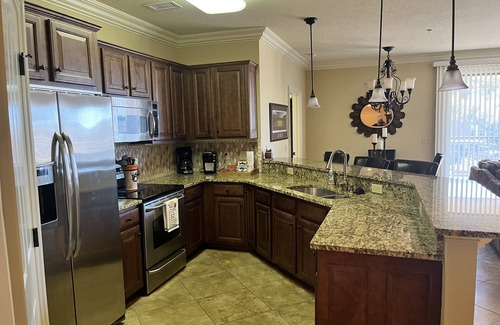 Auburn Condo | Everything Auburn, Location, Location! Views of Jordan Hare and Toomer's Corner!