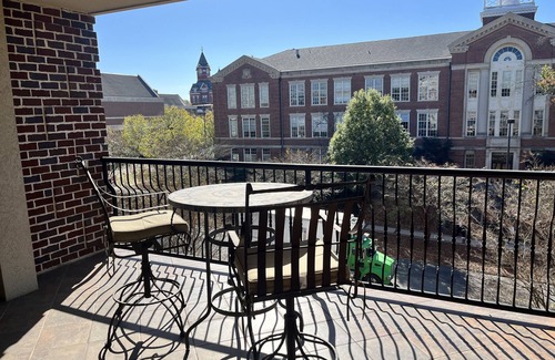 Auburn Condo | Everything Auburn, Location, Location! Views of Jordan Hare and Toomer's Corner!