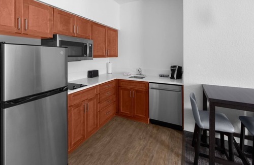 Oldsmar Hotel | Everything You Need For The Perfect Vacation! Outdoor Heated Pool, Pet-friendly!