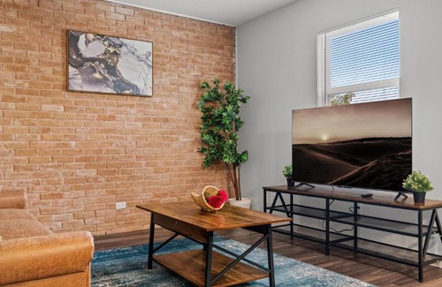 Hyde Park Apartment | Evonify Stays - Hyde Park Apartments - UTEXAS