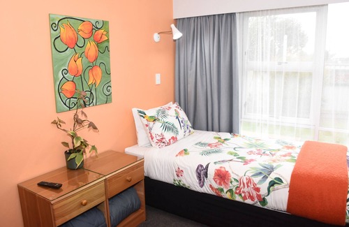 Stratford Bed & Breakfast | Ex Convent with 7 bedrooms close to town and super handy to mountain and trails.