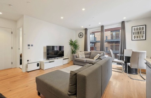 Lansbury Apartment | Excel Riverside 2 Bed