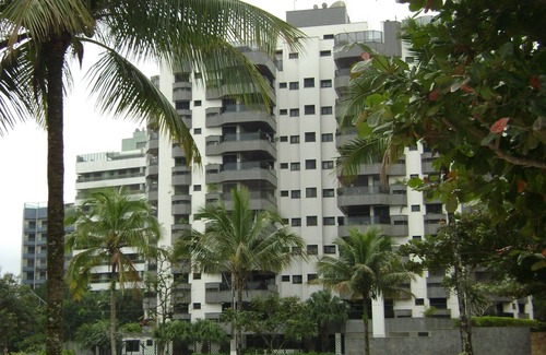Riviera de Sao Lourenco Apartment | Excellent 135 m2 apartment 70 m from the sea, with electric barbecue and Wi-Fi