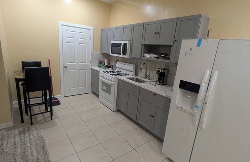 Forest Hill Condo | Excellent 4-bedroom condo with AC in vibrant Newark
