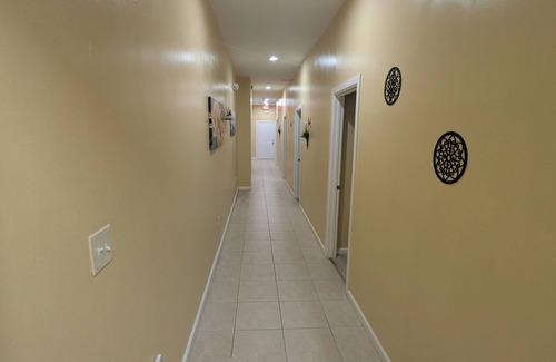 Forest Hill Condo | Excellent 4-bedroom condo with AC in vibrant Newark