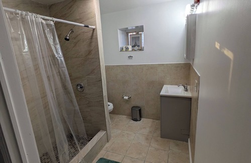 Forest Hill Condo | Excellent 4-bedroom condo with AC in vibrant Newark