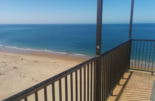Rota Apartment | Excellent apartment in Rota, stunning views, beach front,garage,WIFI, world tv