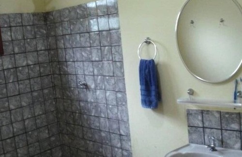 Guarau House | Excellent beach house with garden, 500 meters from the beach