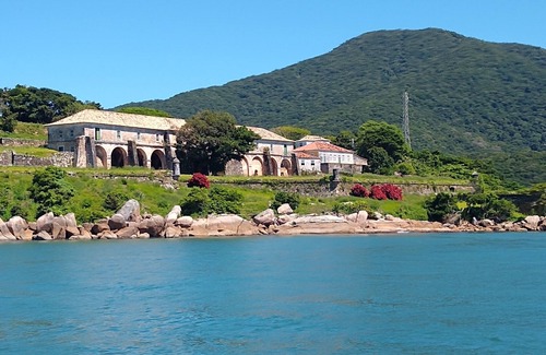 Ponta das Canas House | Excellent house in gated community with pool, 1 block from the beach