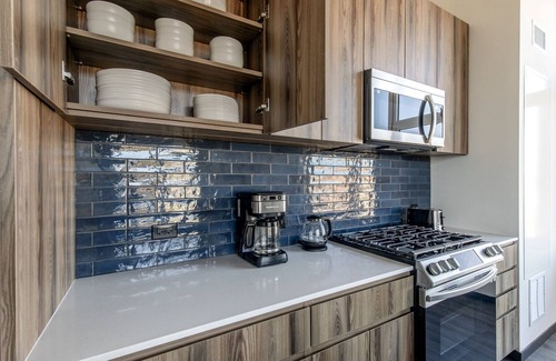 Near West Side Apartment | Excellent West Loop 2BR w/Gym, near Fulton Market & I-90, by Blueground