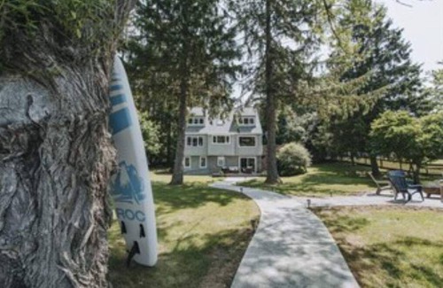 Black Creek House | Exceptional cottage on the north shore of Cuba Lake