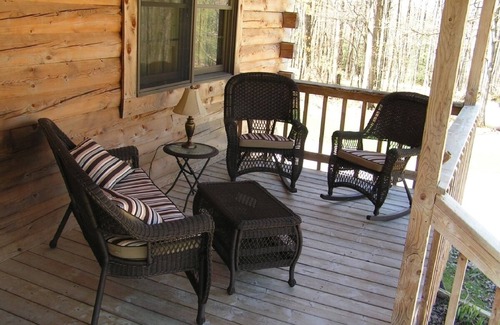 Hico Cabin | Exceptional Log Cabin near the New River Gorge with Game Room-Sleeps 12