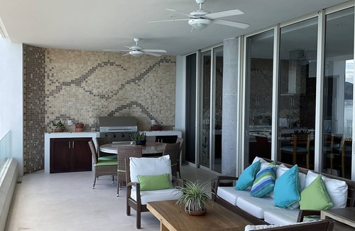 South Shore Hotel Area Condo | Exceptional Oceanfront Condo at Sierra del Mar Los Arcos