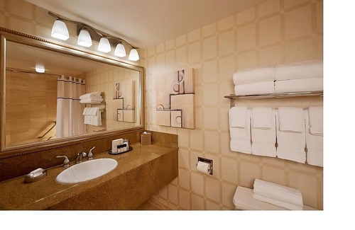Downtown Las Vegas Hotel | Exciting Entertainment Right On-site! 2 Pools, Shopping!