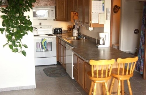 Depoe Bay Apartment | Exciting View,especially during the WinterStorms. WiFi, CoveredPatio, CityCenter
