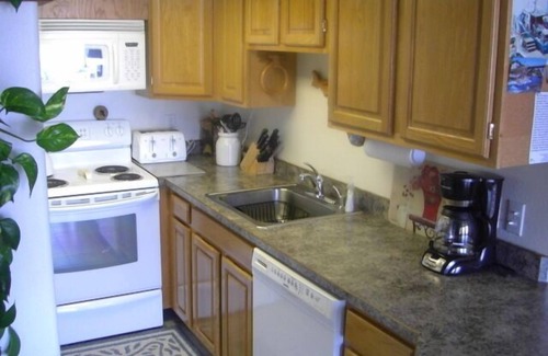 Depoe Bay Apartment | Exciting View,especially during the WinterStorms. WiFi, CoveredPatio, CityCenter