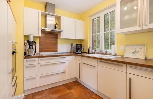 Glowe House | Excl. Thatched-roof house with feel-good character in idyllic location, 8 pers.