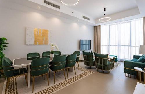 Al Majaz Apartment | Exclusive 2BR beach view APT