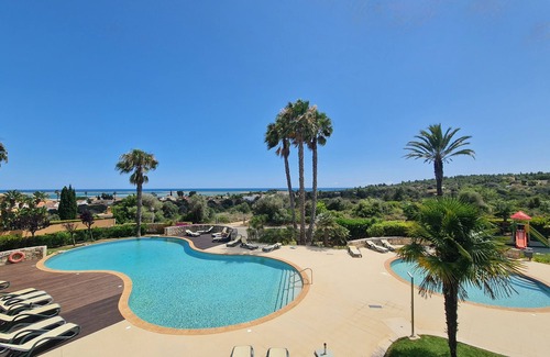 Alfarrobeira Apartment | Exclusive apartment in the resort Foz da Ria,ocean view, pool, gym, sauna, wifi
