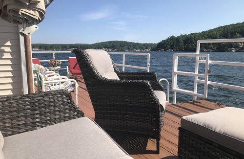 Harveys Lake House | Exclusive Lakefront Relaxation