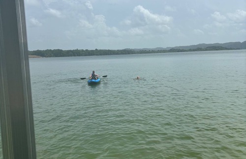 Dandridge House | Exclusive Lakefront Retreat - nSpacious 5 bdr house in Dandridge on Douglas Lake