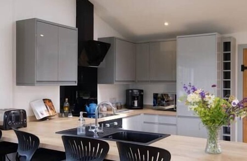 Bridport House | Exclusive Lodge with Hot Tub and stunning views