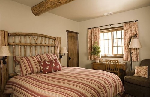 Lake Arrowhead Cabin | Exclusive Luxury Lodge on 40 Private Acres, 1/4 mile to Lake Arrowhead Village