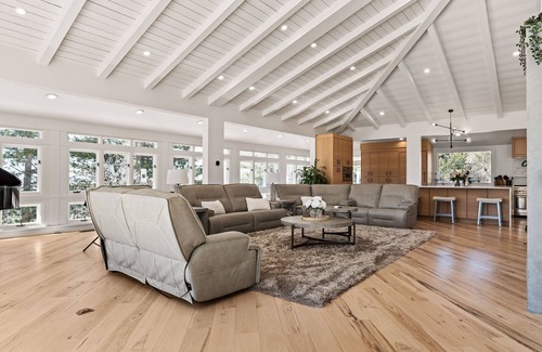 Olympus Cove Villa | Exclusive Resort Escape: Heated Pool, Spa & Pickleball by RedAwning