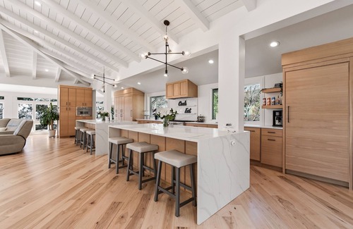 Olympus Cove Villa | Exclusive Resort Escape: Heated Pool, Spa & Pickleball by RedAwning