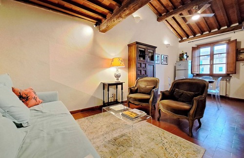 Lucca Historical Center Apartment | Exclusive retreat in the historic center of Lucca, overlooking Piazza Anfiteatro