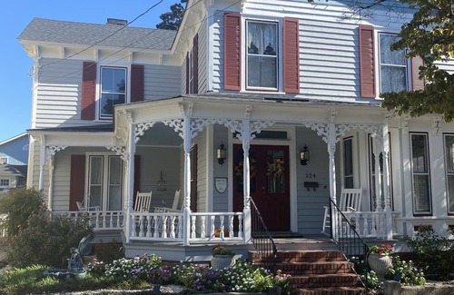 Washington House | Exclusive use of Second Floor Guest Suite of beautiful Victorian home