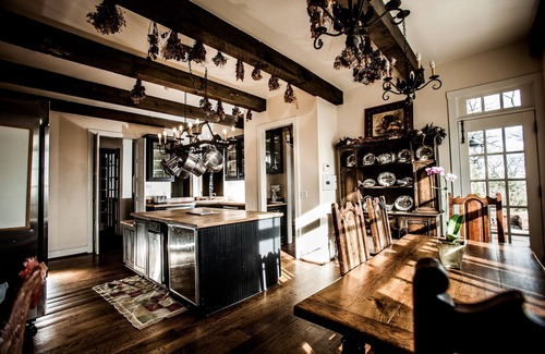 Jefferson House | Exclusive Use Resort and Event Space - SUMMER SPECIALS! CHRISTMAS SPECIAL!