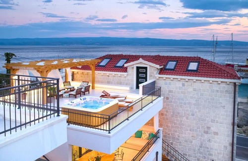 Jesenice Villa | Exclusive Villa Amara with infinity heated pool - sea view, family, stylish, pet friendly, jacuzzi, sauna, bbq, 5 parking spaces