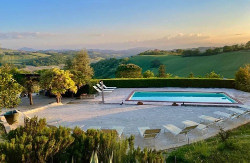 Ponzano di Fermo House | Exclusive villa with pool for weddings and retreats, wi-fi air-con