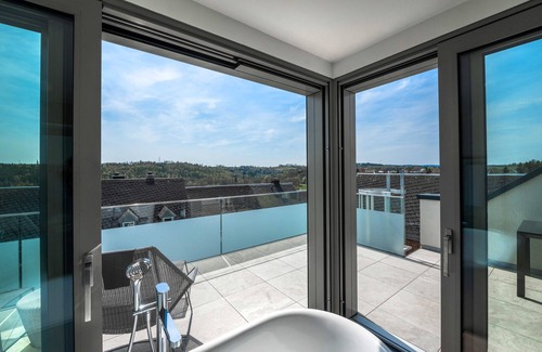 Lichtenberg Apartment | Exclusively furnished 5-star 60 m2 top floor apartment with sun terrace - Sky Lodge