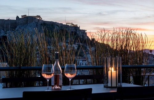 Plaka Apartment | Executive 2 bdr Suite in Plaka - Acropolis View