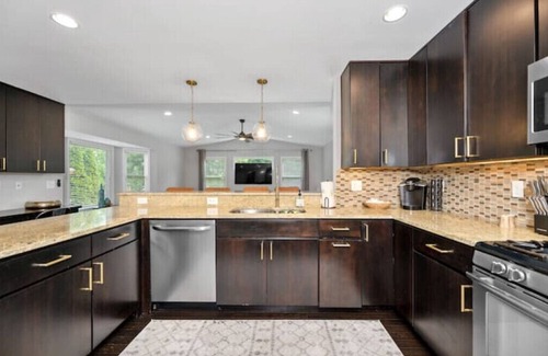 Mount Washington House | Executive 4bd Home with Pool/Tennis/Playground!n