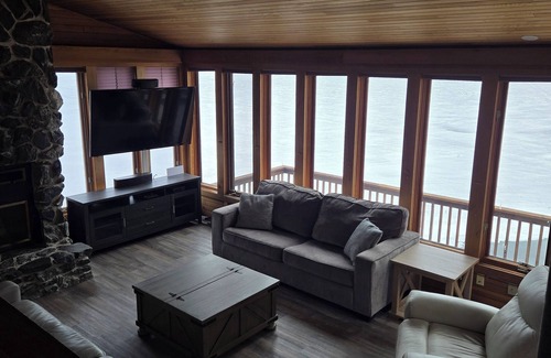 Northern Ontario Cottage | Executive Cottage Clearwater Bay LOTW for rent by the month