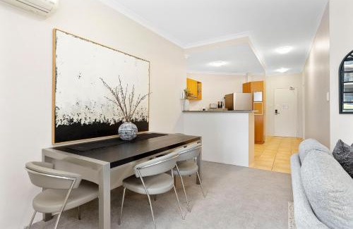 East Perth Apartment | Executive Elegance Stylish 1br Suite On Hay St