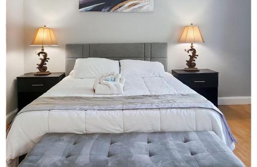 Hybla Valley House | Executive Private Room w bath near shopping