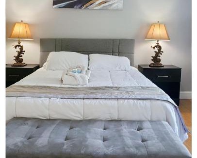 Hybla Valley House | Executive Private Room w bath near shopping