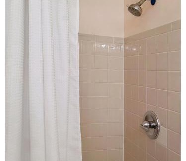 Hybla Valley House | Executive Private Room w bath near shopping