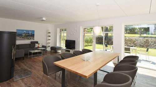 Lobbe House | Exklusive Reetdach-Villa Ostseefrische