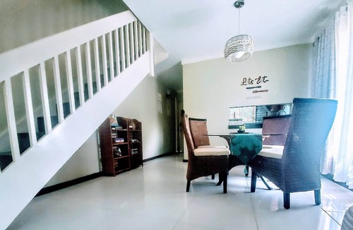 West Gate Hills House | Exotic 2 bedroom Westgate Hills