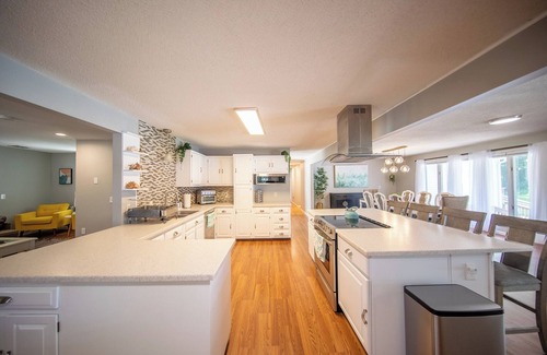 Waterford House | Expansive Beautiful Ranch with Pool and hot tub. Close to Beach Sleeps 20+