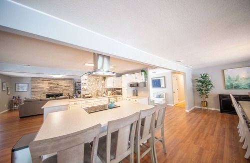 Waterford House | Expansive Beautiful Ranch with Pool and hot tub. Close to Beach Sleeps 20+