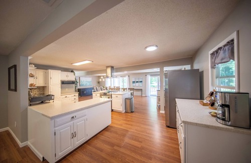 Waterford House | Expansive Beautiful Ranch with Pool and hot tub. Close to Beach Sleeps 20+