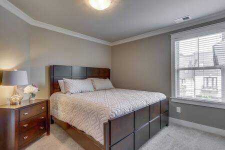 Edgehill House | Expansive Home Near Belmont University